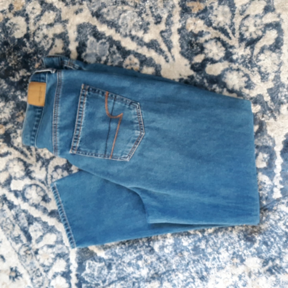 American Eagle high-rise mom jeans